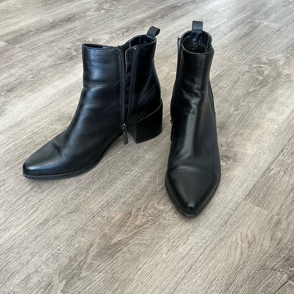 Blondo Waterproof Chelsea Boots